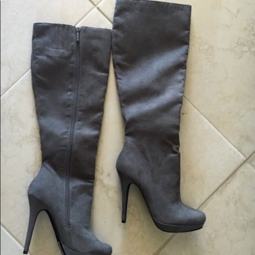 Suede gray knee boots